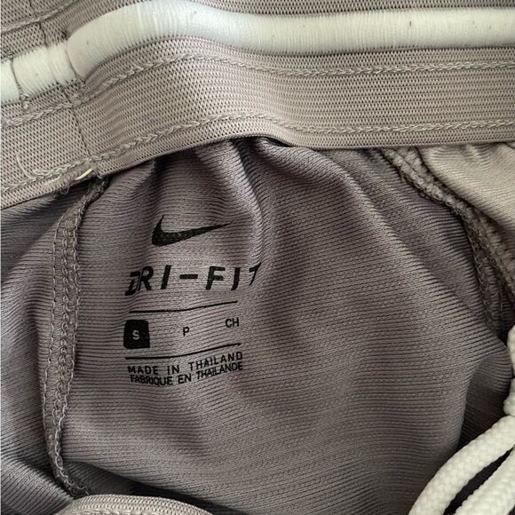 Nike Shorts Gray with White Size Small Basketball Dri Fit - Picture 5 of 6